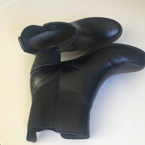 UGG Woman's Leather Ankle Boots - Picture 6 of 7